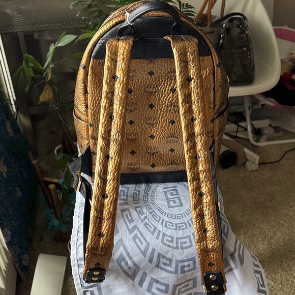 MCM Metallic Gold Backpack for Men - Picture 4 of 9